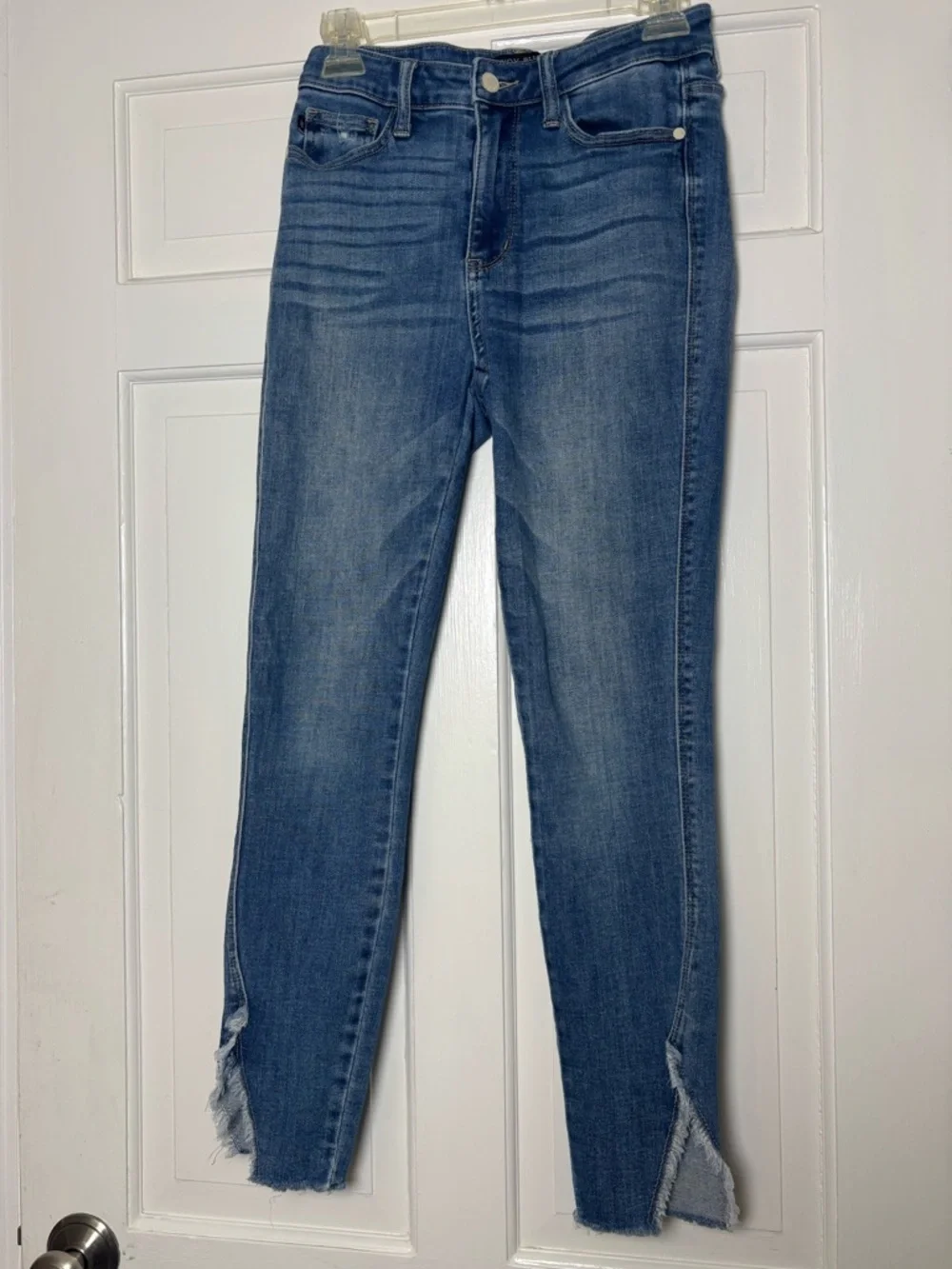 Judy Blue Women's 5/27 Mid-Blue High-Rise Cropped Skinny Jeans Frayed Split Hem - Picture 1 of 8